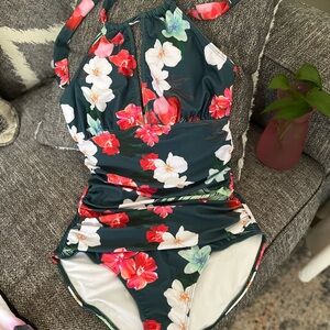 New swimsuit size large ready to be shipped